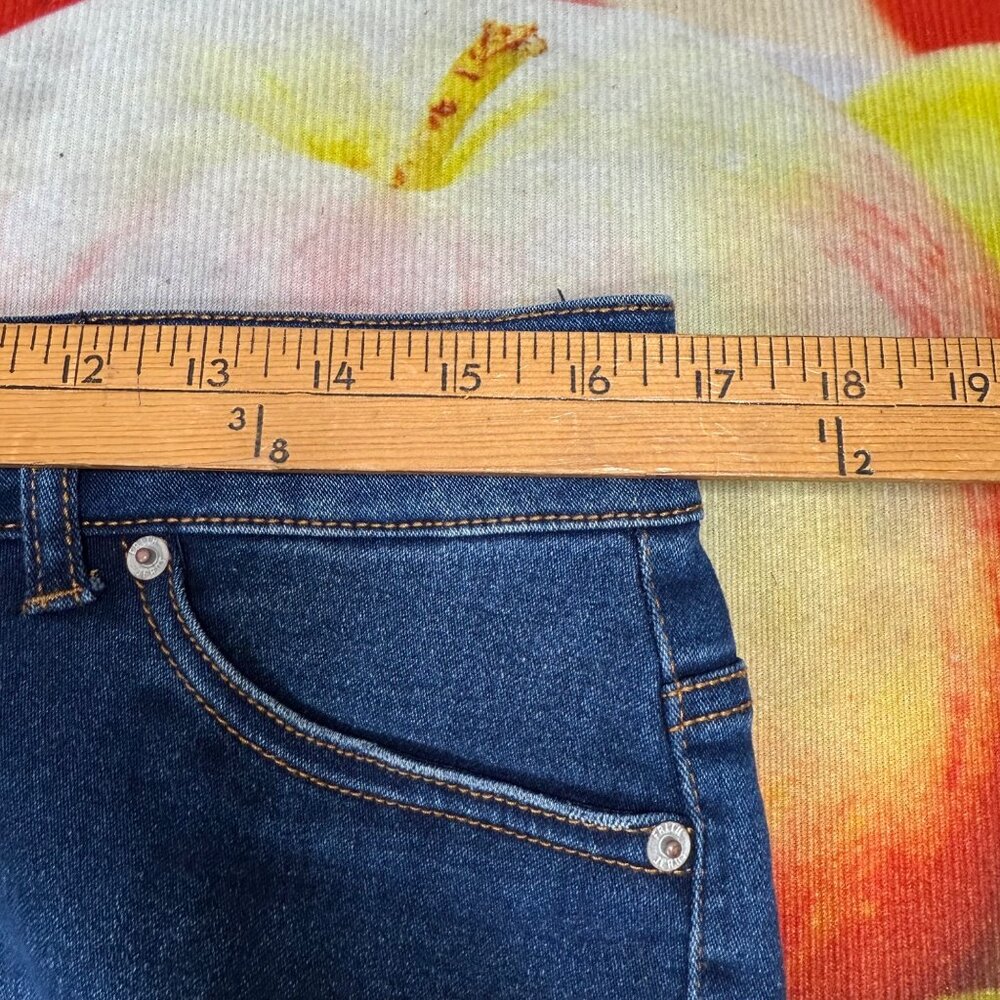 Faith Jeans Womens Size 14W Blue Capri Distressed Denim Pants Keep The Faith - Picture 4 of 8